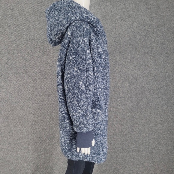 G.I.L.I. Cloud jacket with hood - Picture 3 of 16